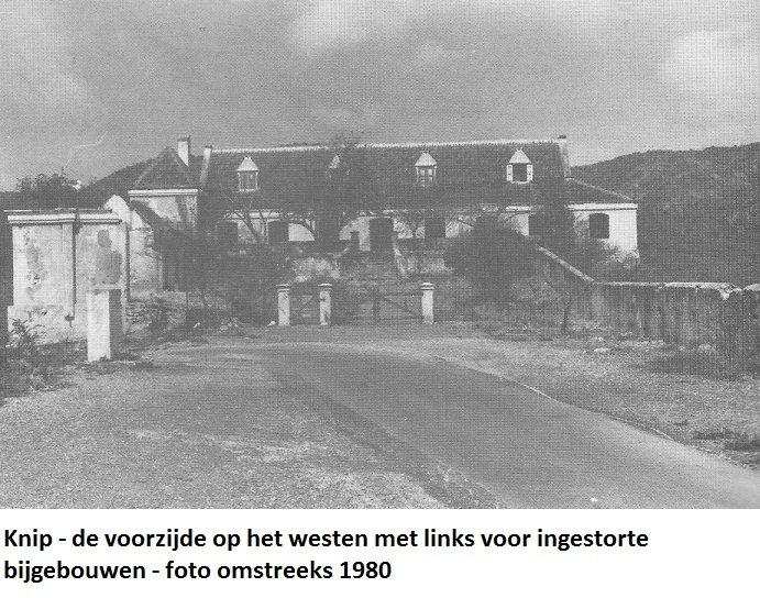 11. Knip voorzijde op het westen met ingestorte bijgebouwen 1980